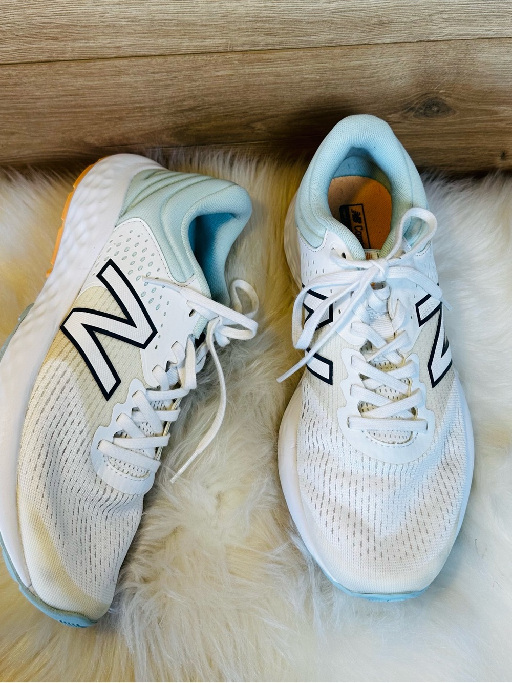 New Balance Women's 520 V7 Running Shoe, White/Mint, size 9